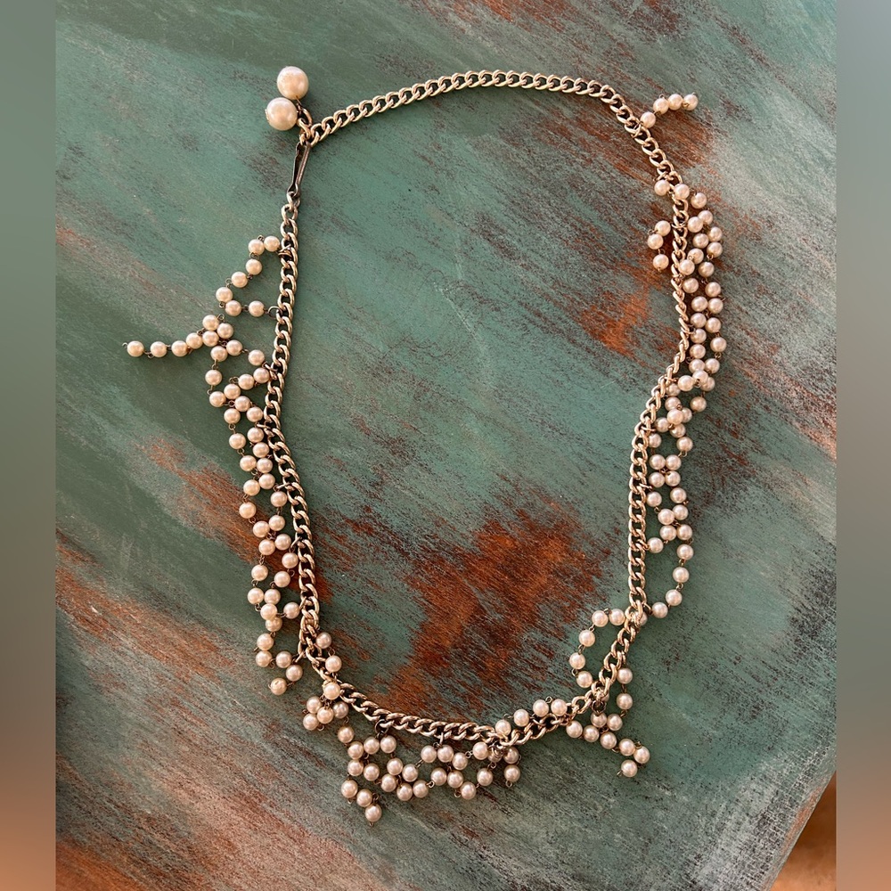 Elegant Pearl and Chain Necklace
